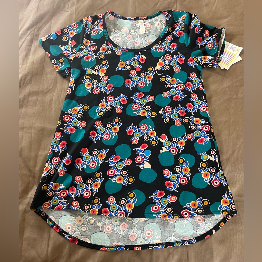 ❣️5| $25❣️Lula roe Black Short Sleeve Tee with Teal Dots & Multicolor Floral - Picture 1 of 3